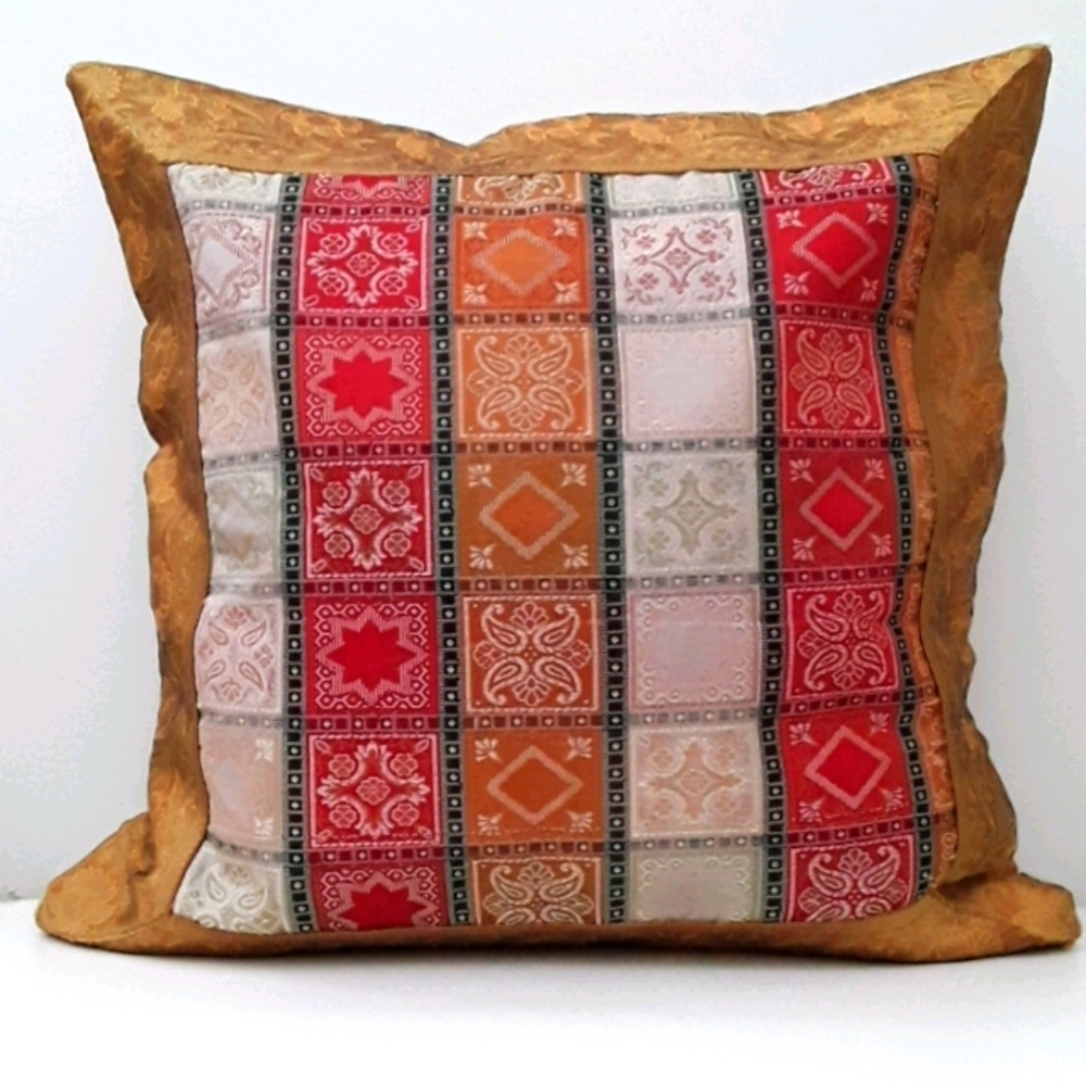 GOLD SQUARES PATTERNS CUSHION COVER